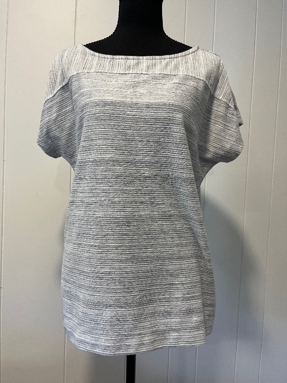 Jones New York Signature sz L Gray Striped Boatneck Top Minimalist Soft Office